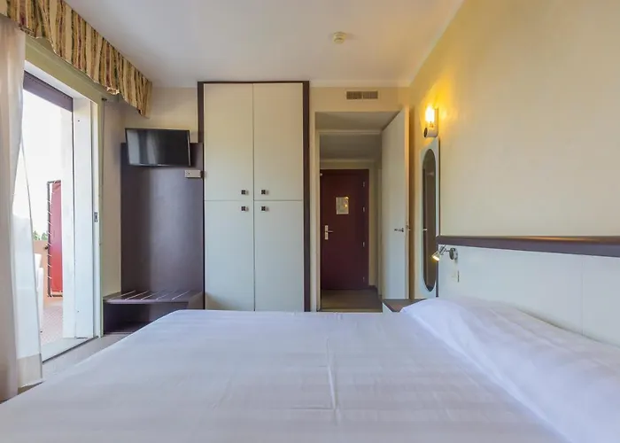 Ξενοδοχείο Fabricia 4*